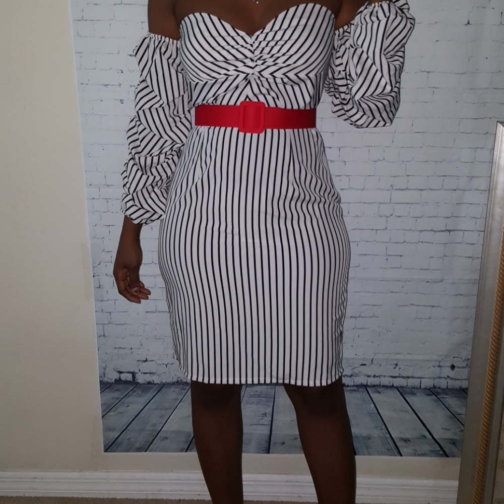 Stylish rome Dress.Belt not included No tags.Used